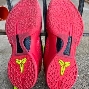 Kobe reverse grinch size 10